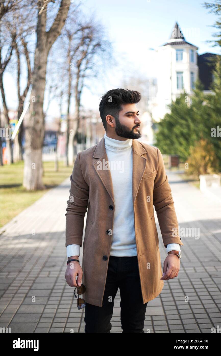 Abrigo top marron hombre
