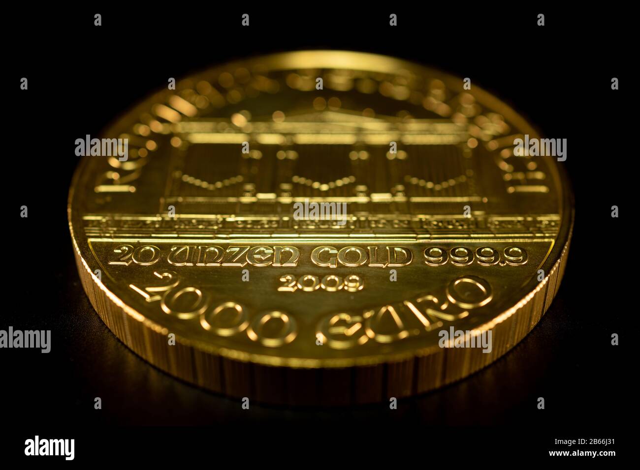 Viena, Austria - 10 de marzo de 2020: Cierre de una moneda de oro de 2000  euros, 20 onzas , Wiener Philharmoniker Fotografía de stock - Alamy