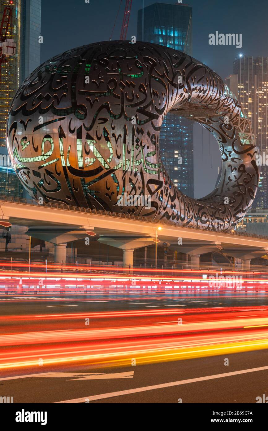 El Museo Del Futuro dedicado a la ciencia y la innovación, próximo edificio emblemático de Dubai. Foto de stock