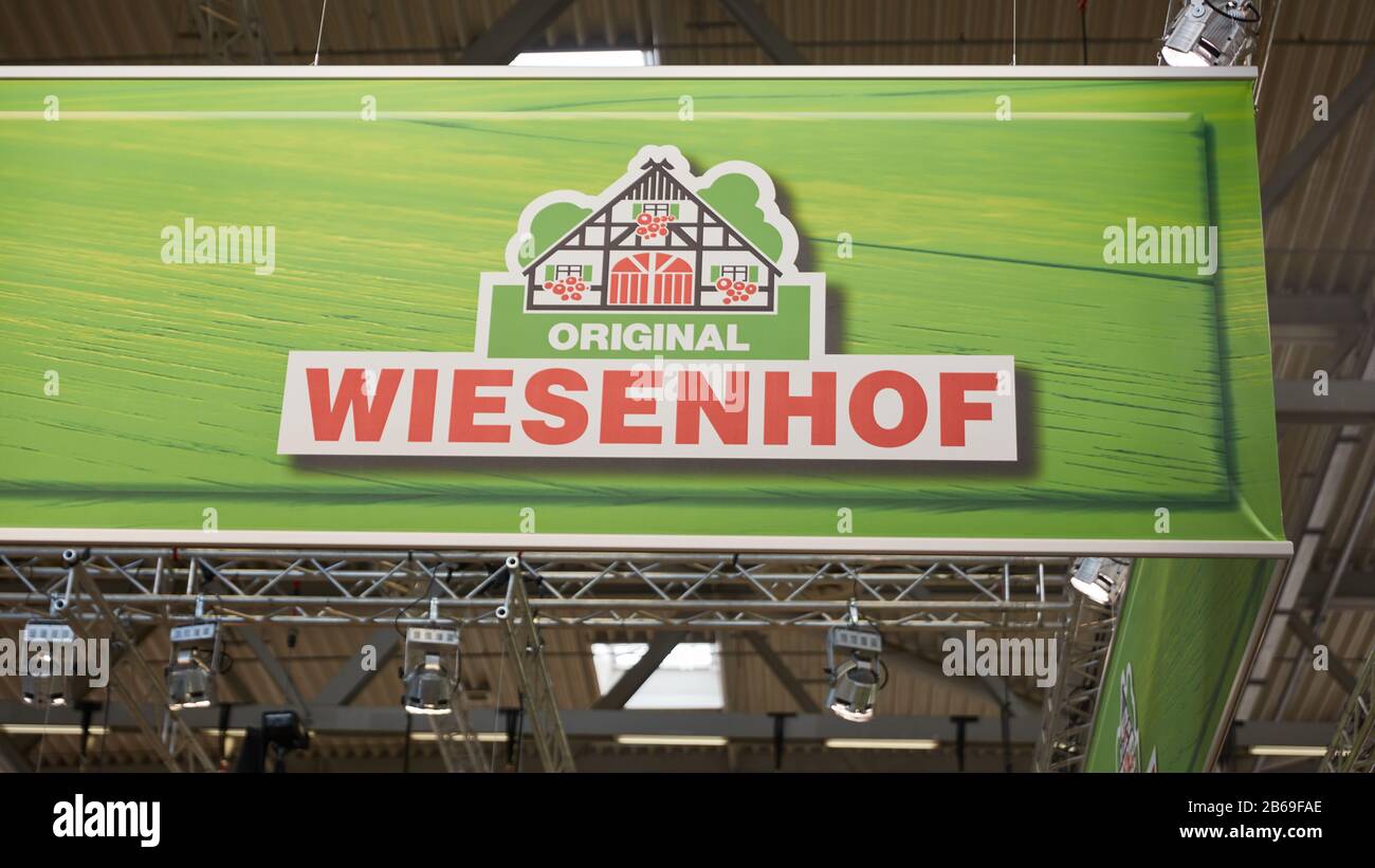Colonia, Octubre 2019: original Wiesenhof logo en la feria Anuga Foto de stock