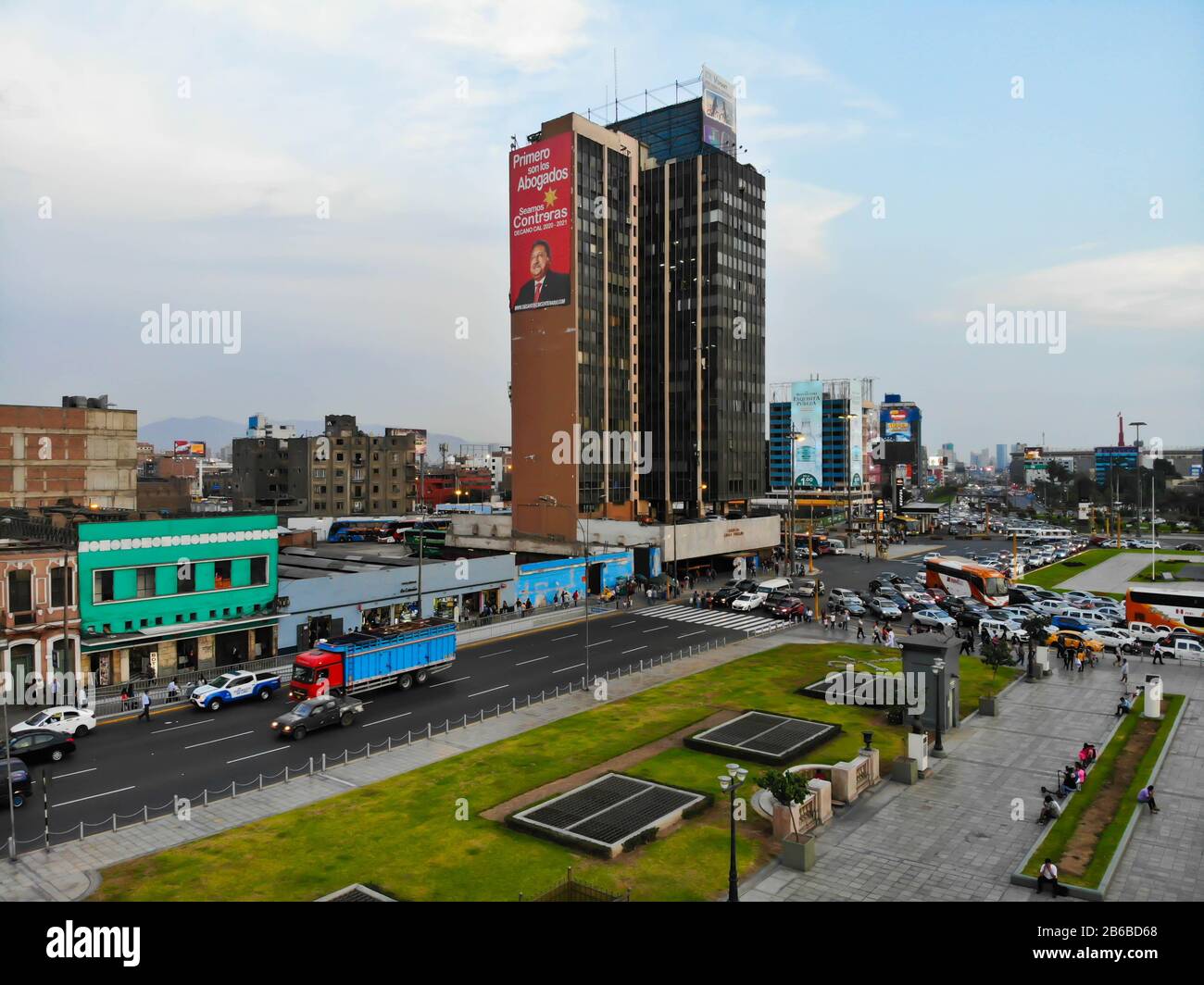 Lima Perú Antiguo centro de negocios de la capital peruana, foto tomada del cielo con un drone Foto de stock