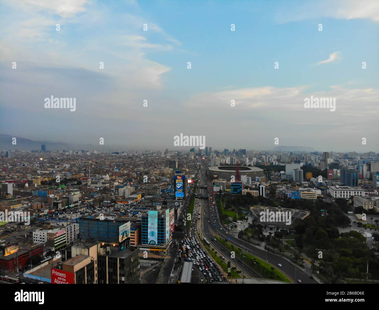 Lima Perú Antiguo centro de negocios de la capital peruana, foto tomada del cielo con un drone Foto de stock