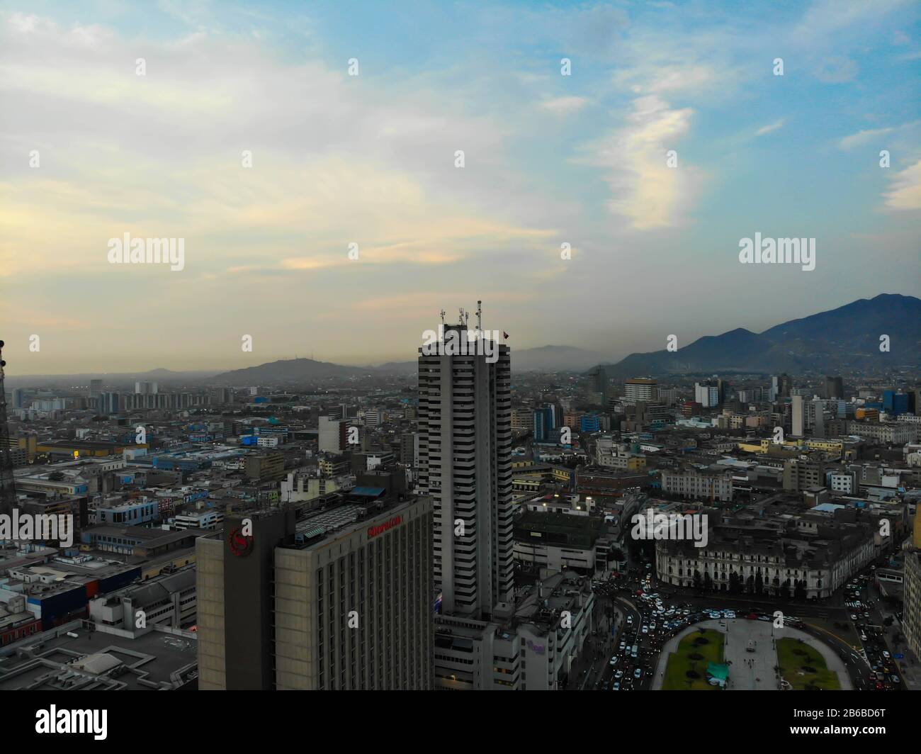 Lima Perú Antiguo centro de negocios de la capital peruana, foto tomada del cielo con un drone Foto de stock