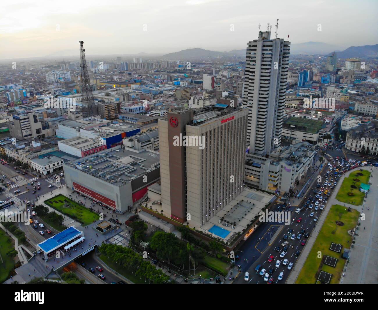 Lima Perú Antiguo centro de negocios de la capital peruana, foto tomada del cielo con un drone Foto de stock