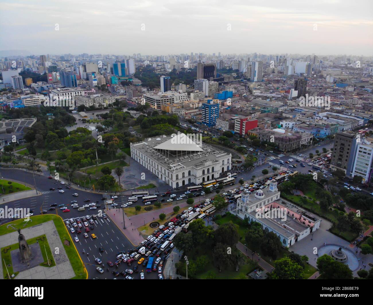 Lima Perú Antiguo centro de negocios de la capital peruana, foto tomada del cielo con un drone Foto de stock