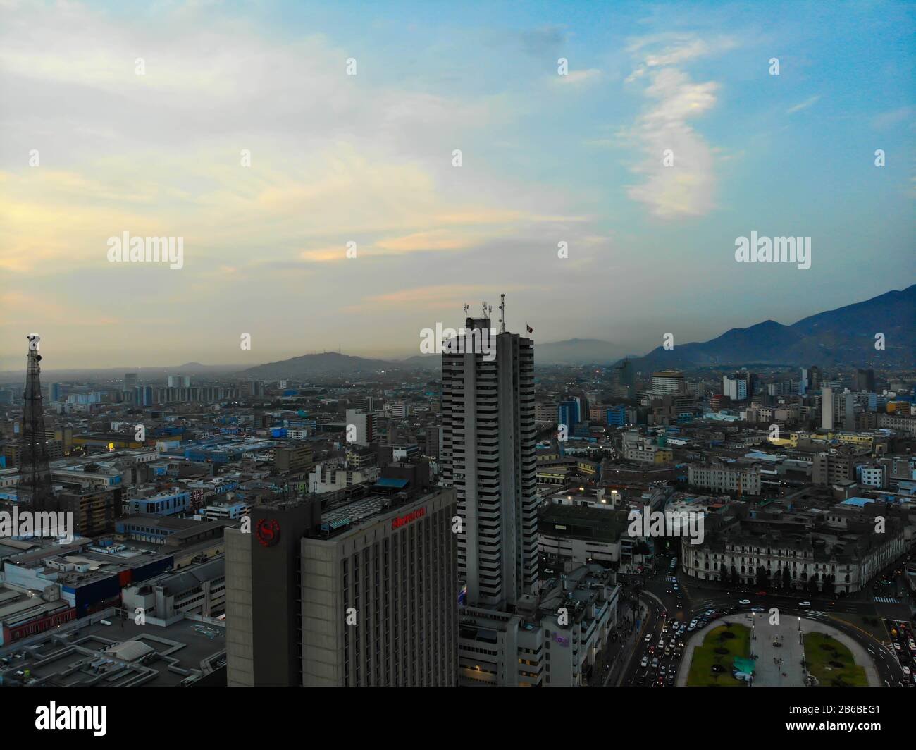 Lima Perú Antiguo centro de negocios de la capital peruana, foto tomada del cielo con un drone Foto de stock