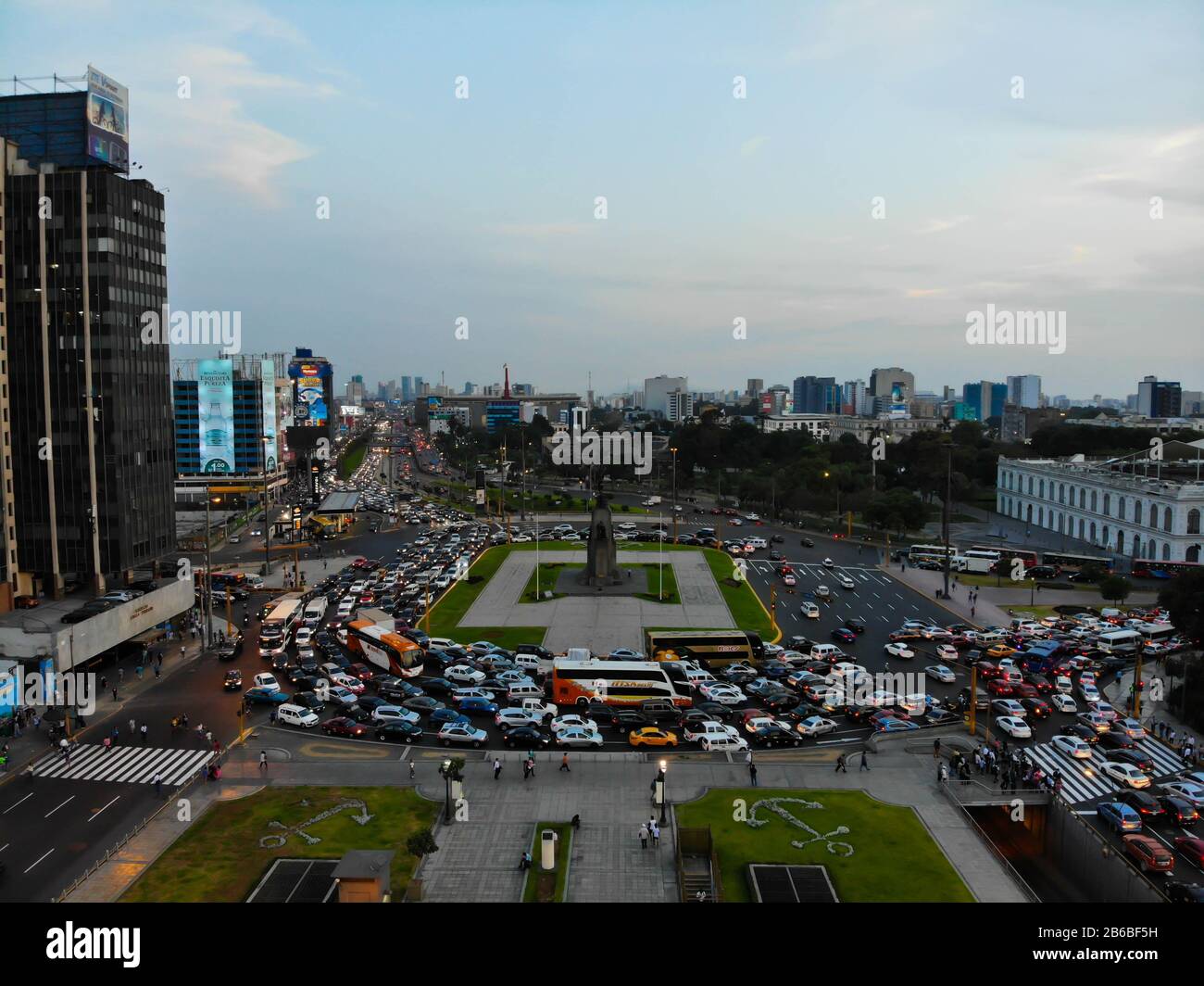 Lima Perú Antiguo centro de negocios de la capital peruana, foto tomada del cielo con un drone Foto de stock