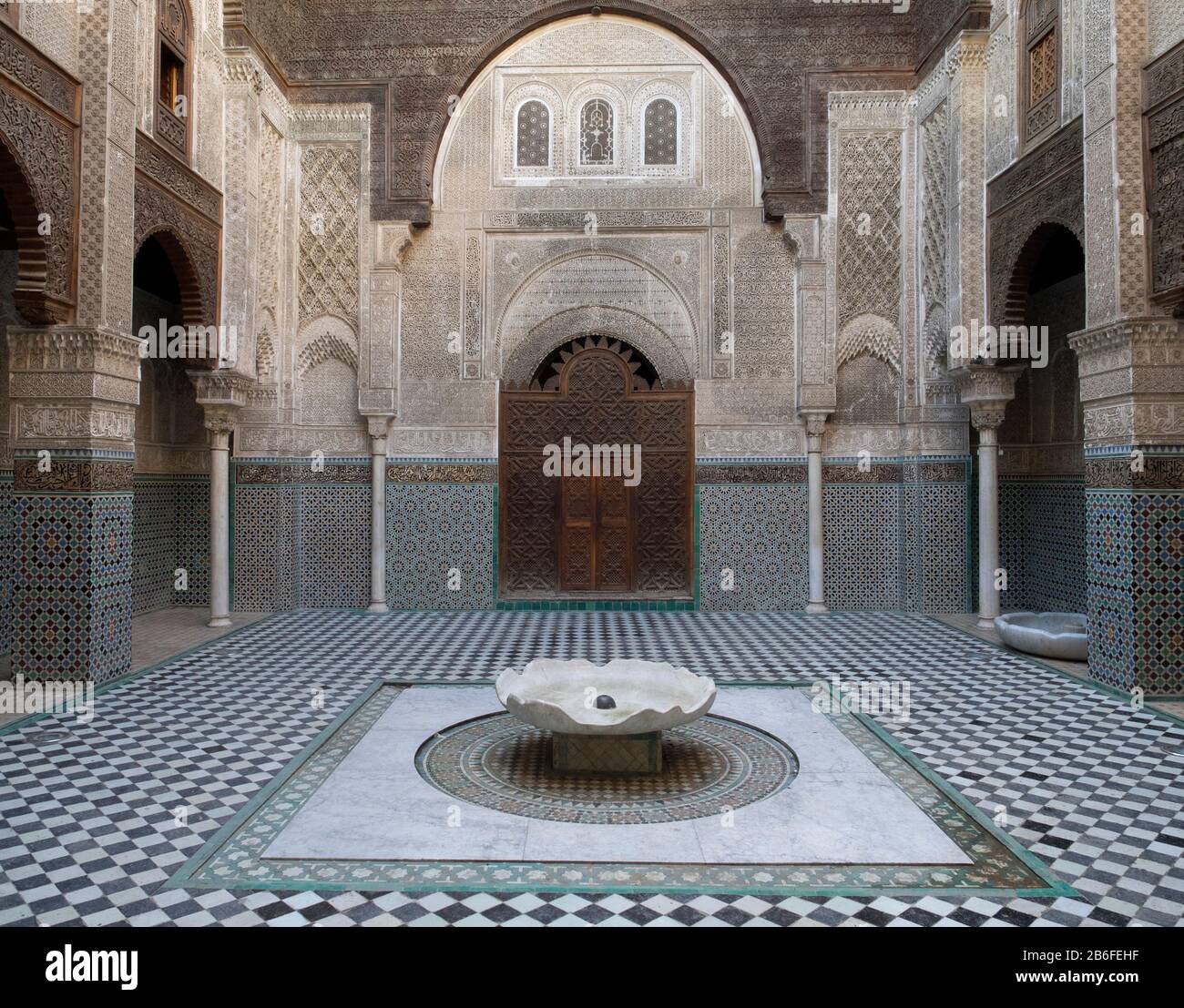 Al-Attarine Madrasa construida por Abu al-Hasan Ali ibn Othman, Fes, Marruecos Foto de stock