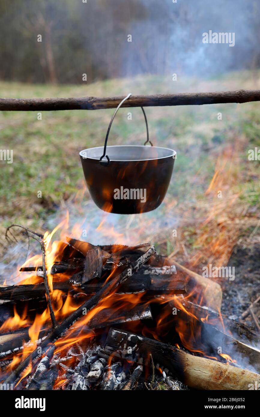 170 ideas de Calderos  caldero, cocina de campamento, cocina camping