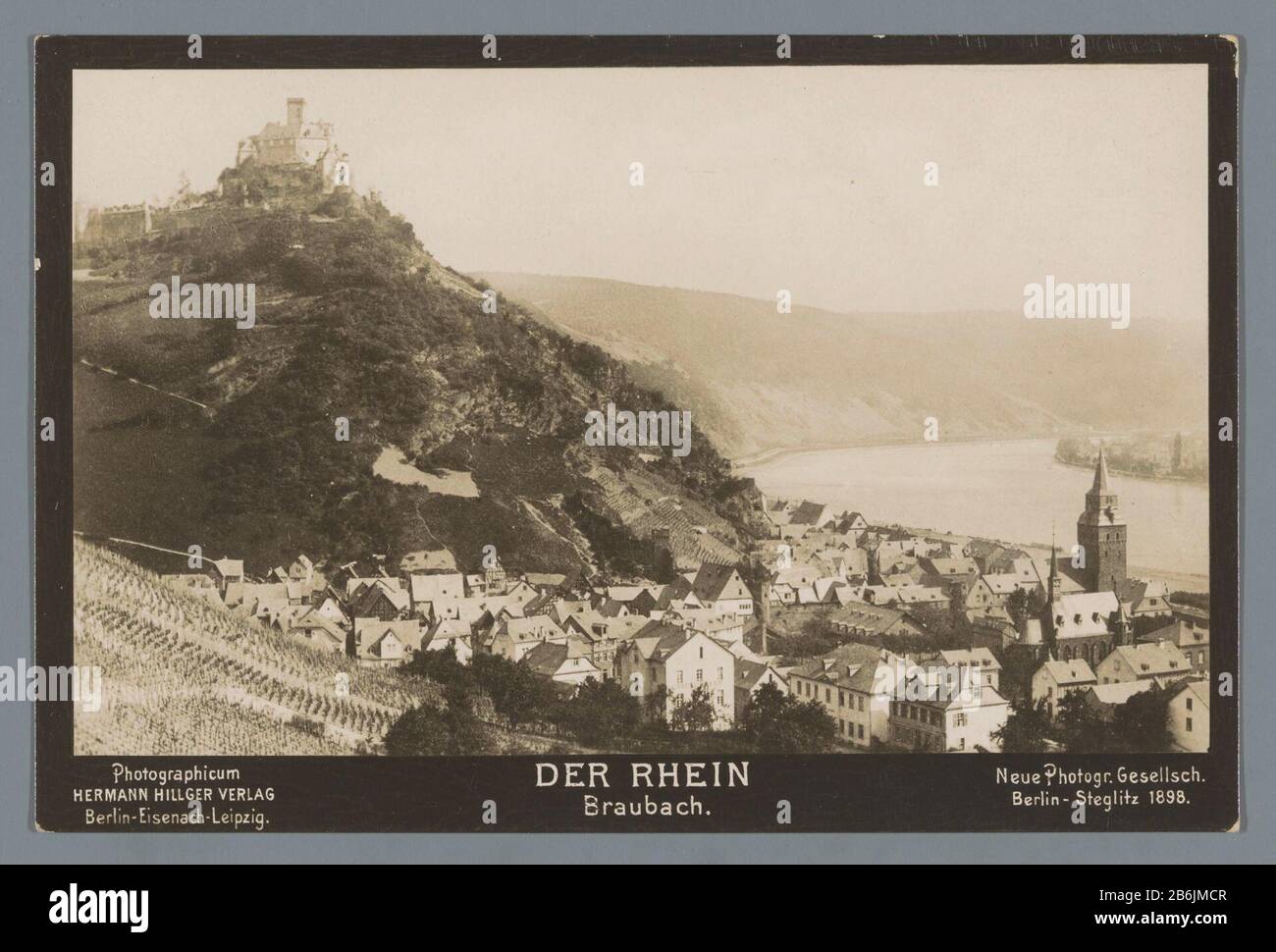 The Rhine, Braubach (titel op object) Der Rhein, Braubach (title object)  Tipo de propiedad: Postal de foto número de artículo: RP-F F19932  inscripciones / Marcas: Inscripción verso, impreso, 'Die Welt in  Photographien.