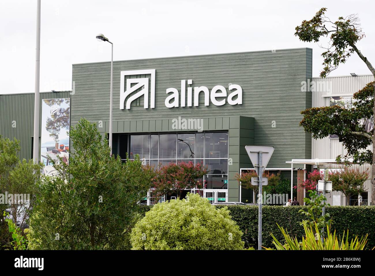 Burdeos , Aquitania / Francia - 09 24 2019 : signo alinea tienda de muebles  fachada tienda en Francia Fotografía de stock - Alamy
