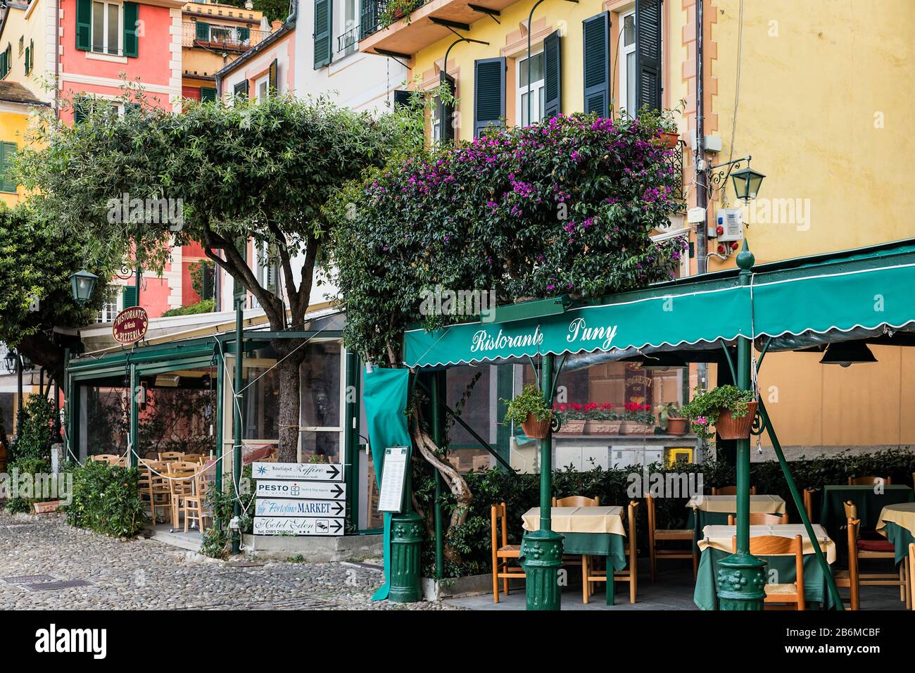 Restaurante Puny en la encantadora ciudad de Portofino. Foto de stock