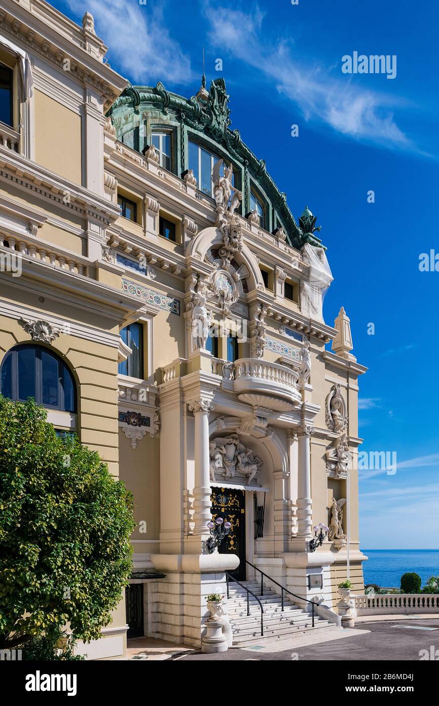 Detalle exterior de la Salle Garnier, la Ópera de Montecarlo, Mónaco. Foto de stock