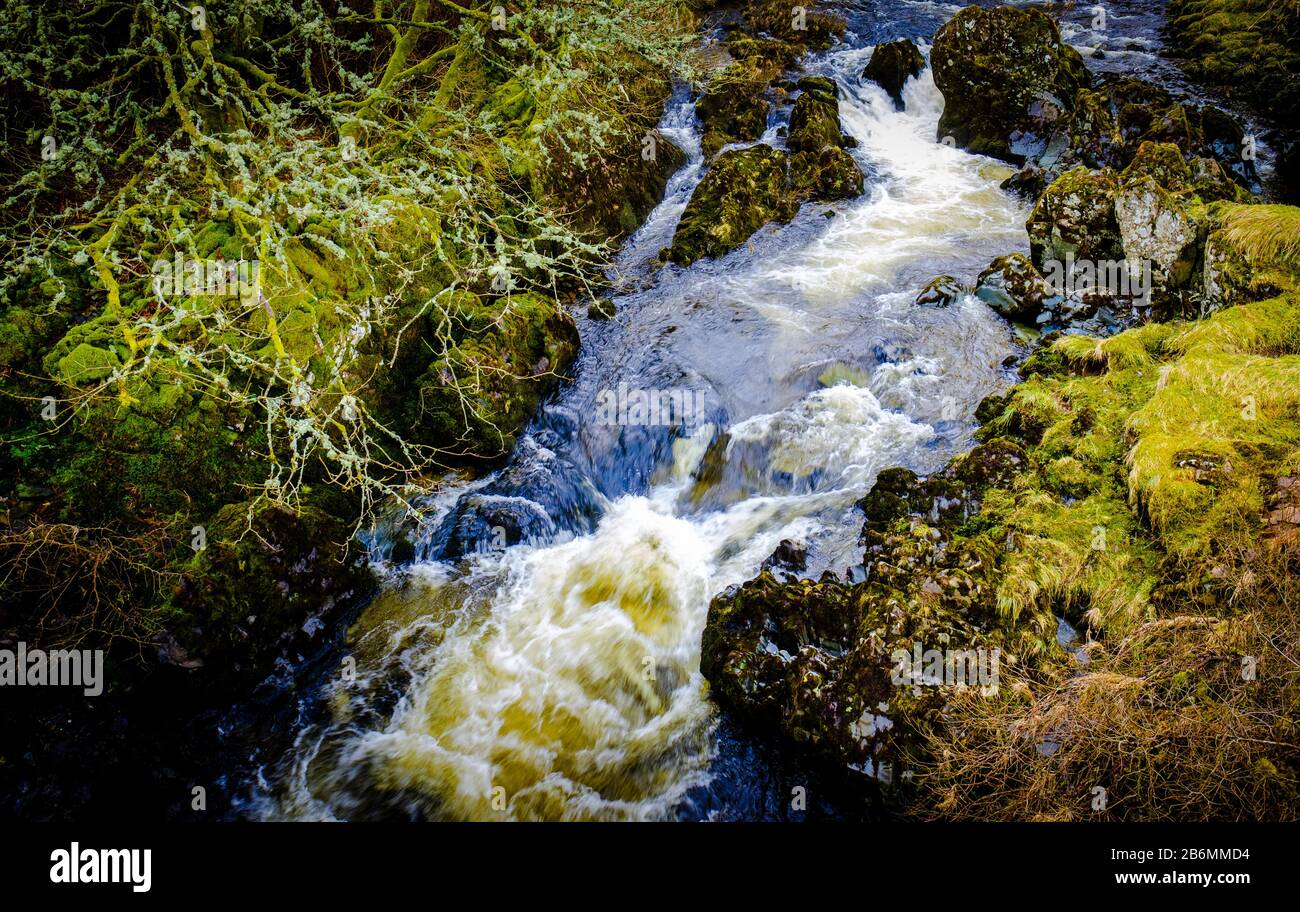 Cascada en el río Tweed en Tweedsmuir, Scottish Borders Foto de stock