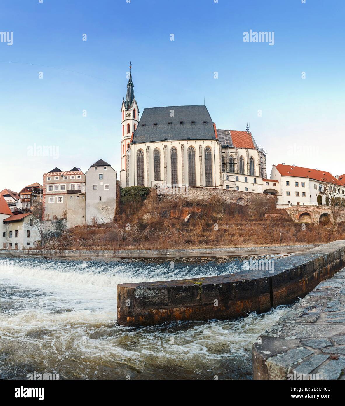 Lista 18+ Foto iglesia de san vito cesky krumlov Mirada tensa