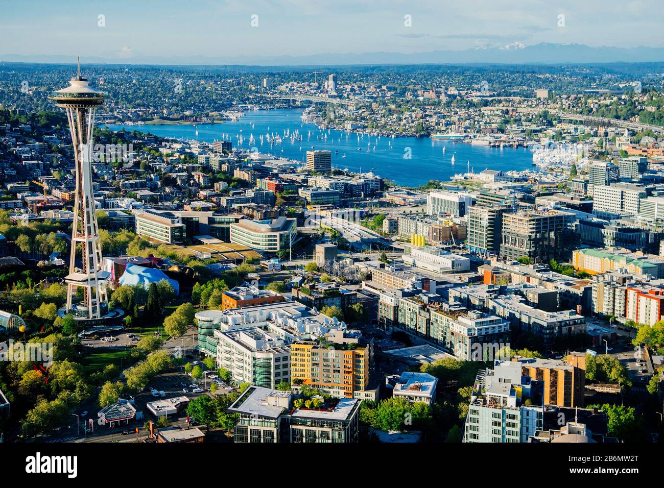 Vista aérea de la ciudad de Seattle con Space Needle, Washington State, EE.UU Foto de stock