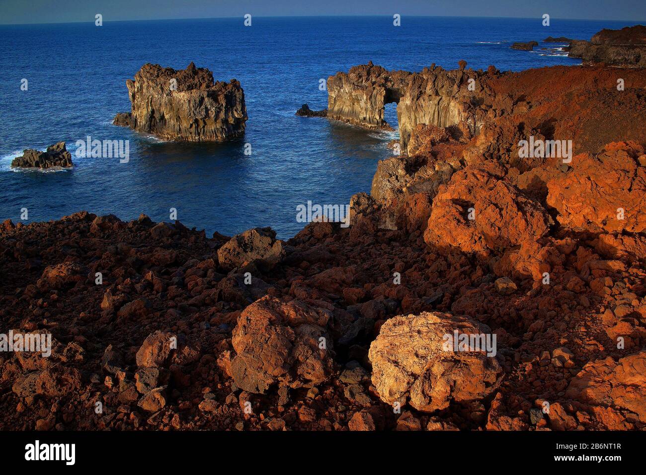 Kanarische Inseln, El Hierro, Suedkueste, Felsen, Felsbogen, Atlantik, Arco De La Tosca, Klippen Foto de stock