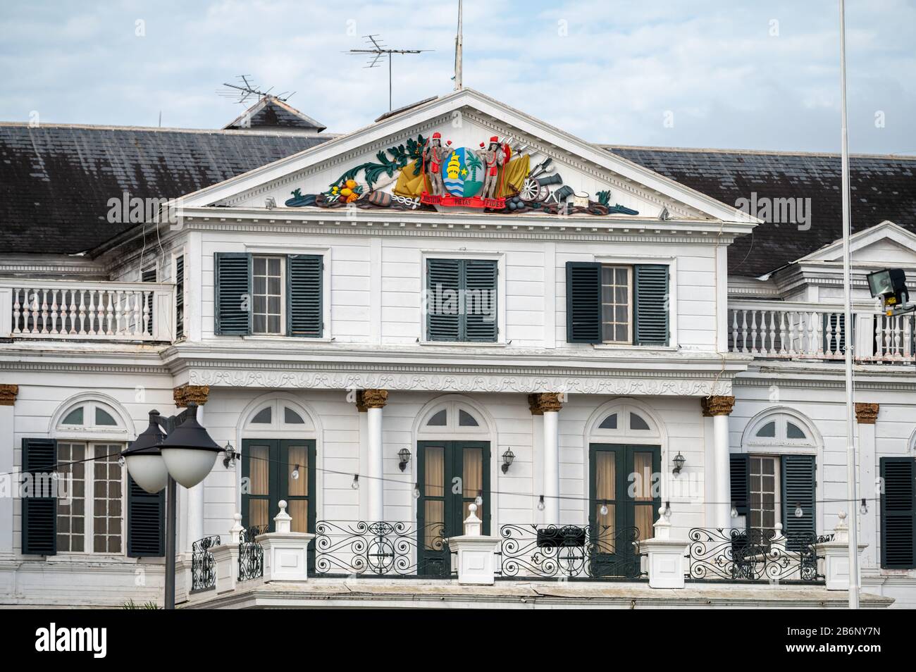 Palacio Presidencial de Suriname en Onafhankelijkheidsplein en Paramaribo, capital de la nación más pequeña de Sudamérica Foto de stock