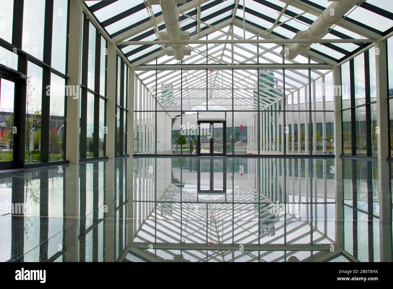 Cúpula de vidrio con vidrio y acero, Toronto, Canadá Foto de stock