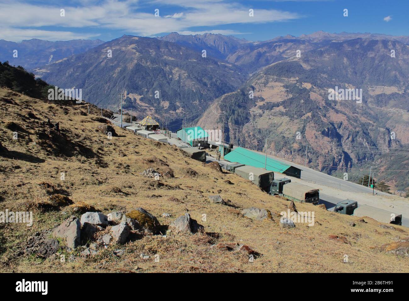 puesto del ejército indio en jaswantgarh cerca de tawang en arunachal pradesh, al noreste de la india Foto de stock