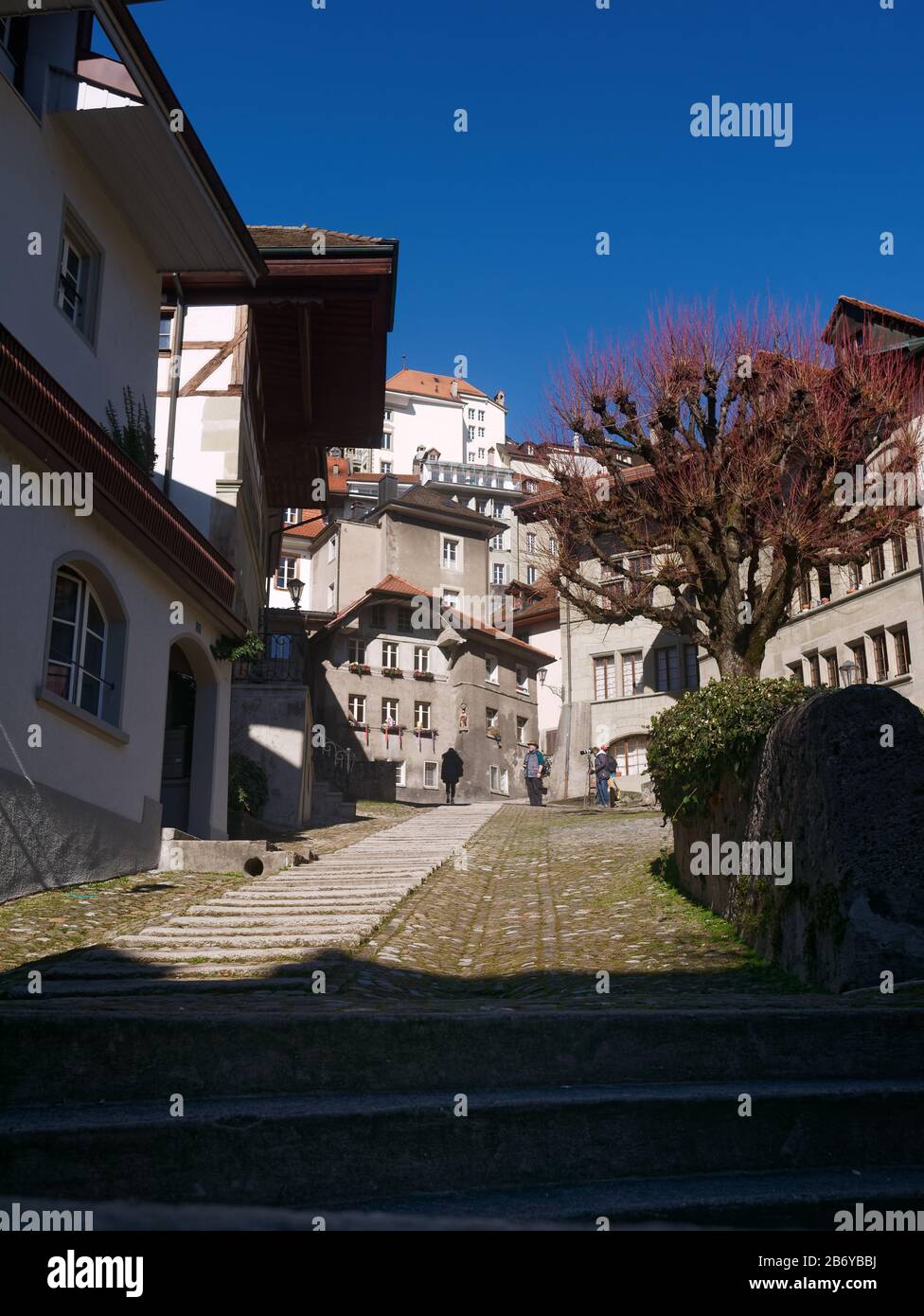 Vista del Escalier du Court-Chemin en el casco antiguo de Friburgo, Suiza. Foto de stock