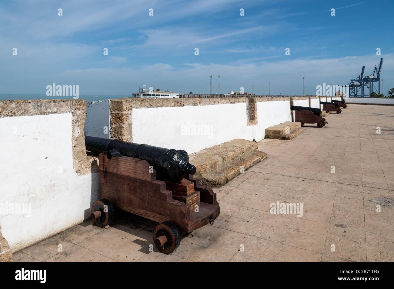 Fortaleza de las murallas de San Carlos en Cádiz Foto de stock