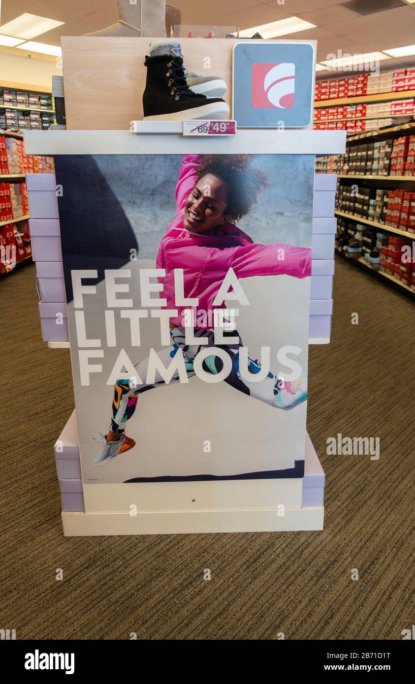 Famosas tiendas de calzado fotografías e imágenes de alta resolución - Alamy
