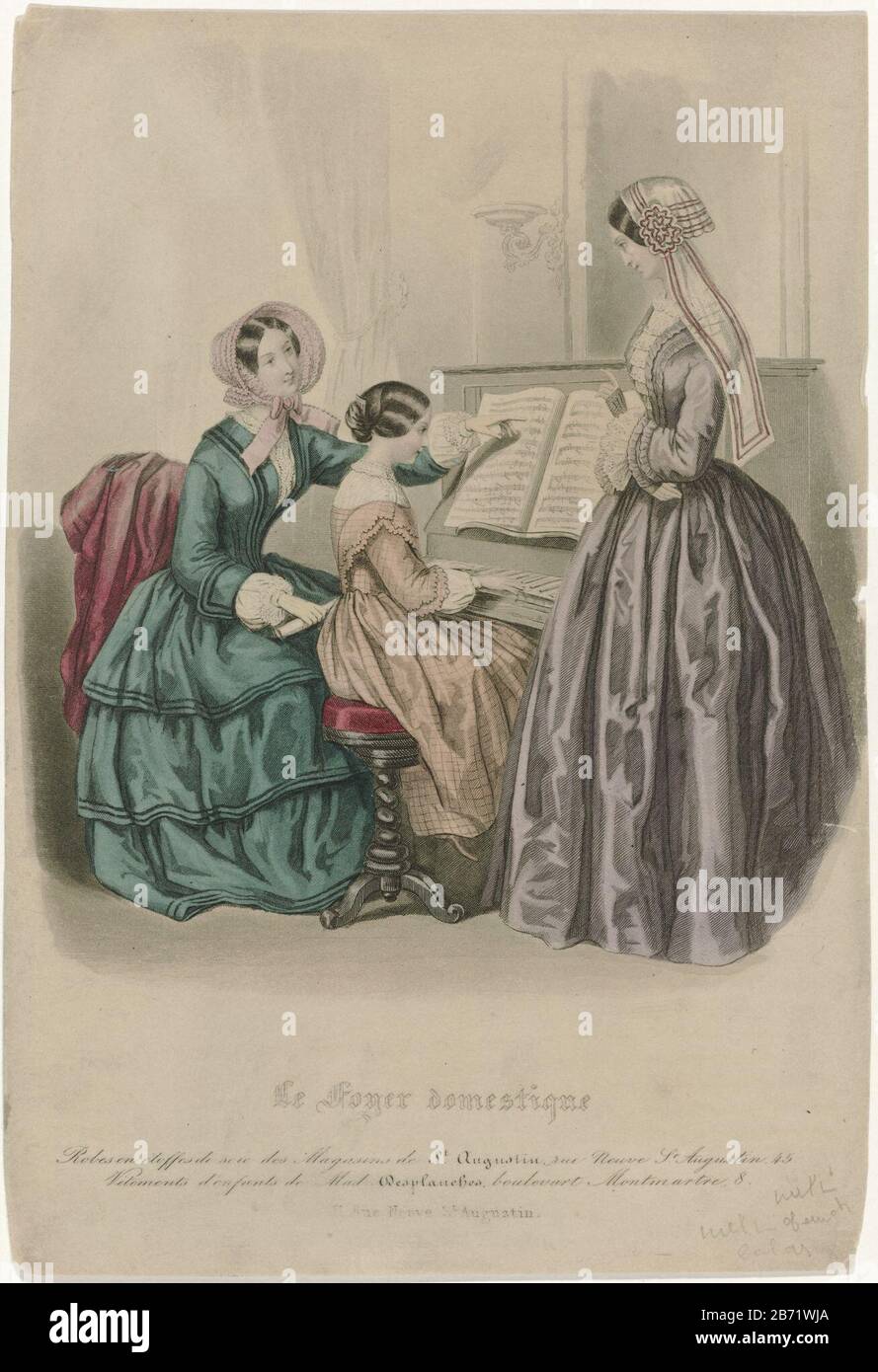 Le Foyer domestique, CA 1850 Batas en etoffes de soi () Interior con niña  detrás del piano y dos mujeres. Según la leyenda, llevan vestidos de seda  de las tiendas de San
