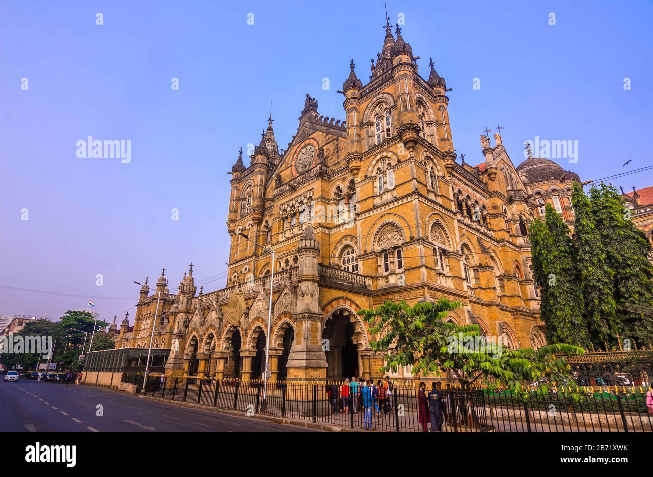 MUMBAI, INDIA – DIC. 19, 2019 : Chhatrapati Shivaji Terminus anteriormente conocido como Victoria Terminus en el sur de Bombay, es un Sitio Patrimonio de la Humanidad de la UNESCO. Foto de stock