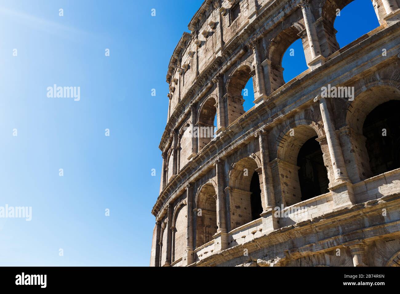 Vista del Coliseo por la tarde Foto de stock