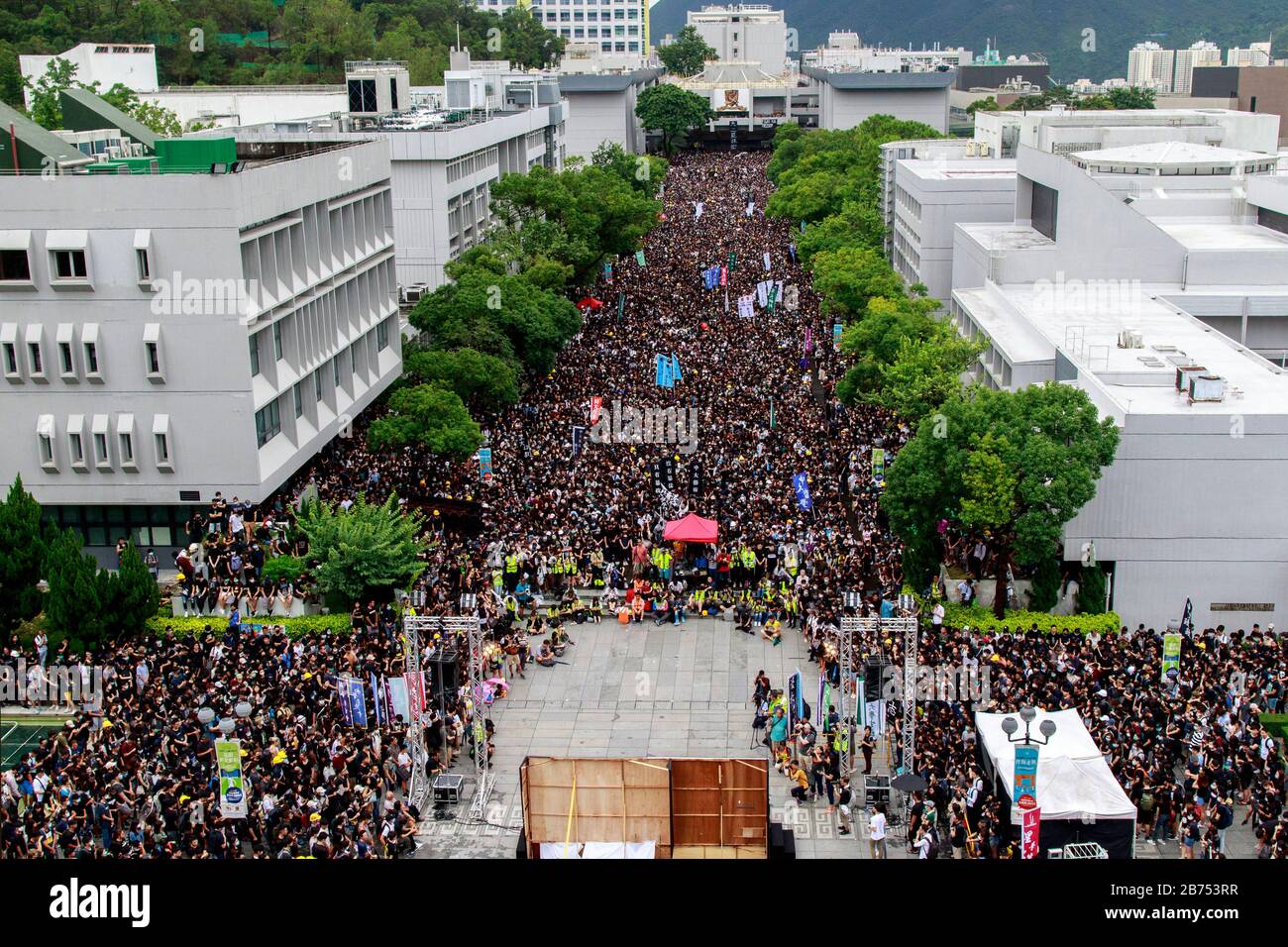 Miles de estudiantes asisten a una huelga en la Universidad China de Hong Kong. Hoy es el primer día de escuela para los estudiantes de Hong Kong. Foto de stock