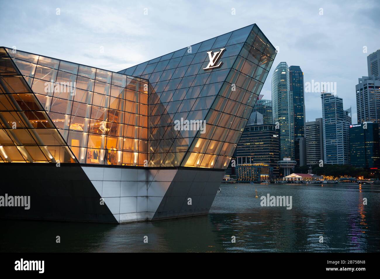 Louis Vuitton signo de Ion Orchard, Singapur Fotografía de stock - Alamy