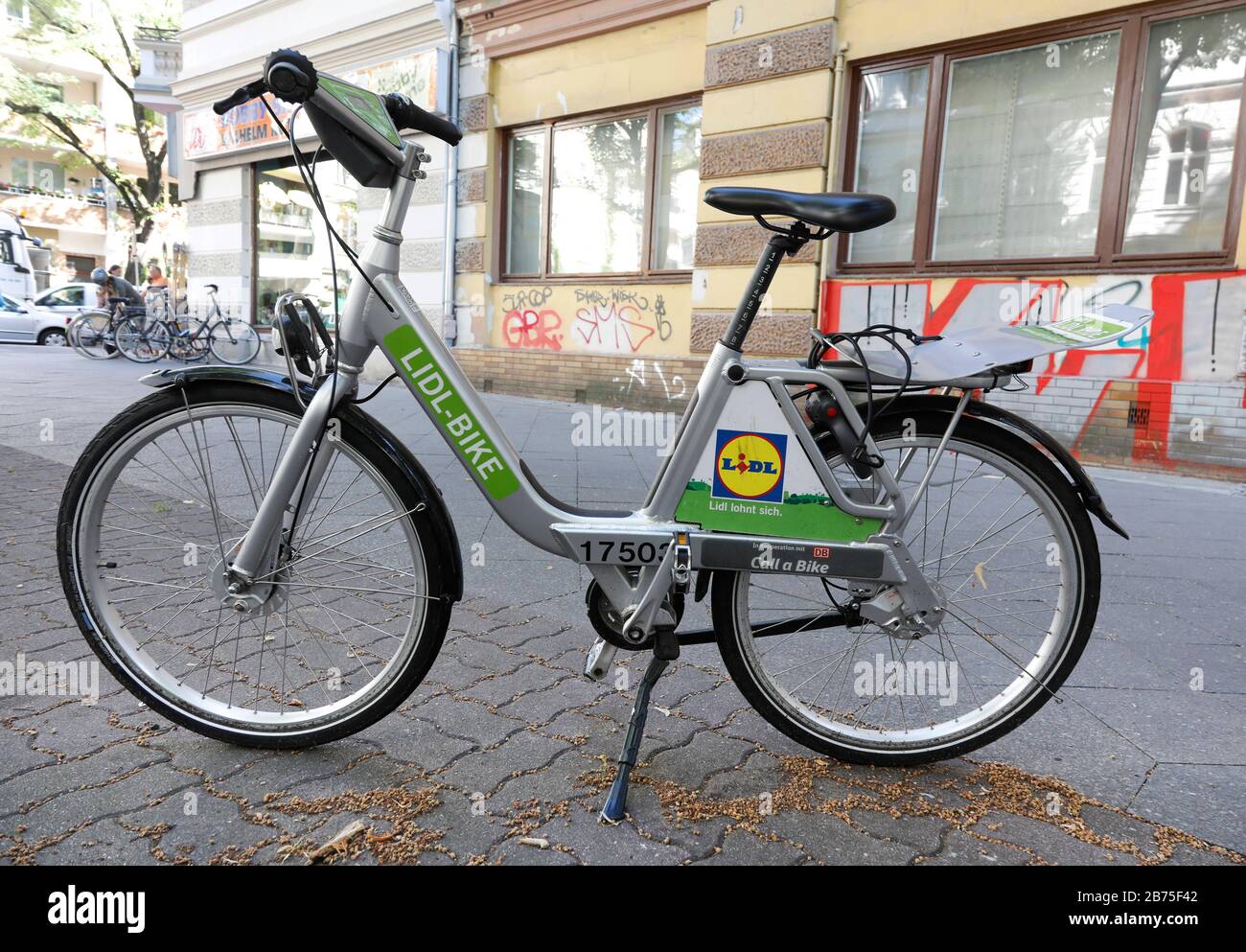 Una bicicleta de Lidl-Bike en 06.08.2018 en Berlín. Miles de nuevas bicicletas  Lidl están disponibles para los clientes en el anillo S-Bahn de Berlín.  [traducción automática] Fotografía de stock - Alamy