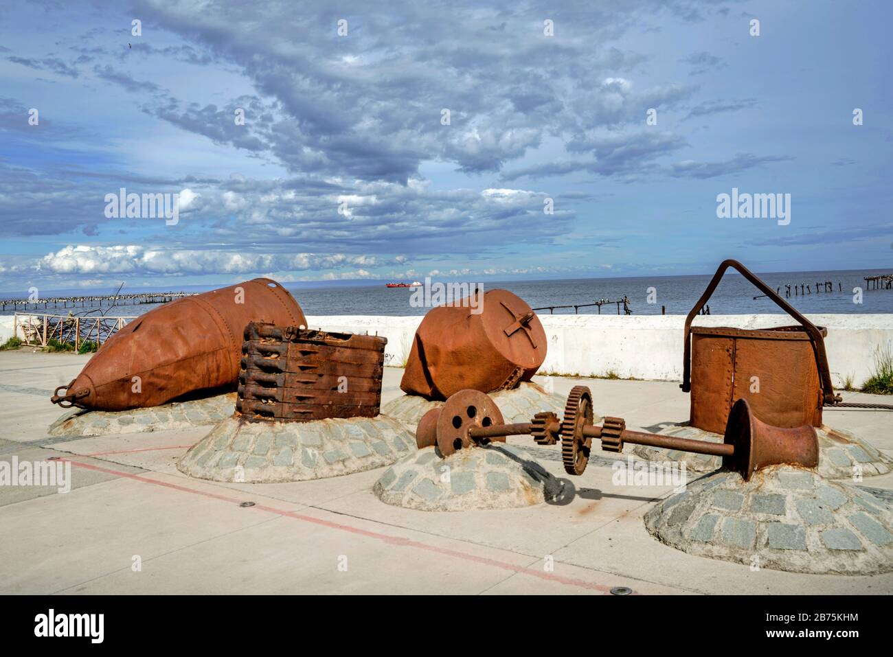 Traduccion De Numeros Romanos A Arabigos Chile, Punta Arenas, 08.11.2017. Antiguo Boyen en el Estrecho de Magallanes  en Punta Arenas en 08.11.2017. Fue adquirido en Alemania el 06.05.1912. Su  estructura tiene una altura de 3 metros y consta