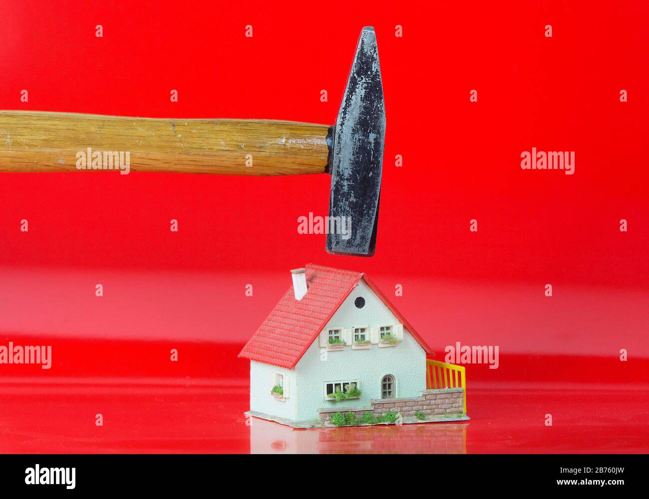 Foto simbólica una casa de venta forzada, martillo casa, el 19/12/2016. [traducción automática] Fotografía de stock - Alamy