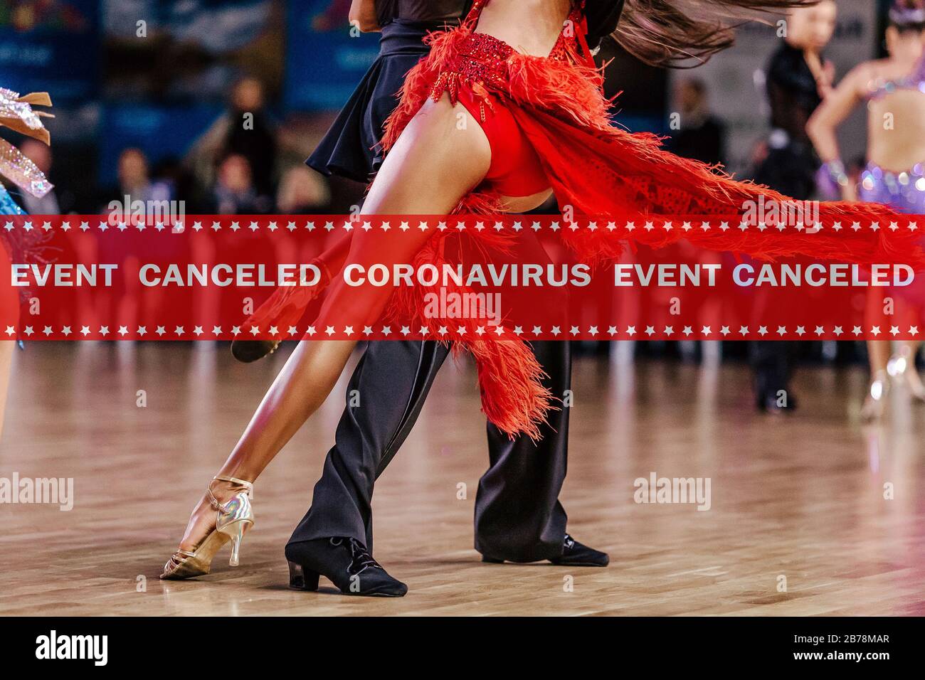 advertencia cinta evento cancelado coronavirus en el fondo danza pareja bailarines baile salón de baile Foto de stock