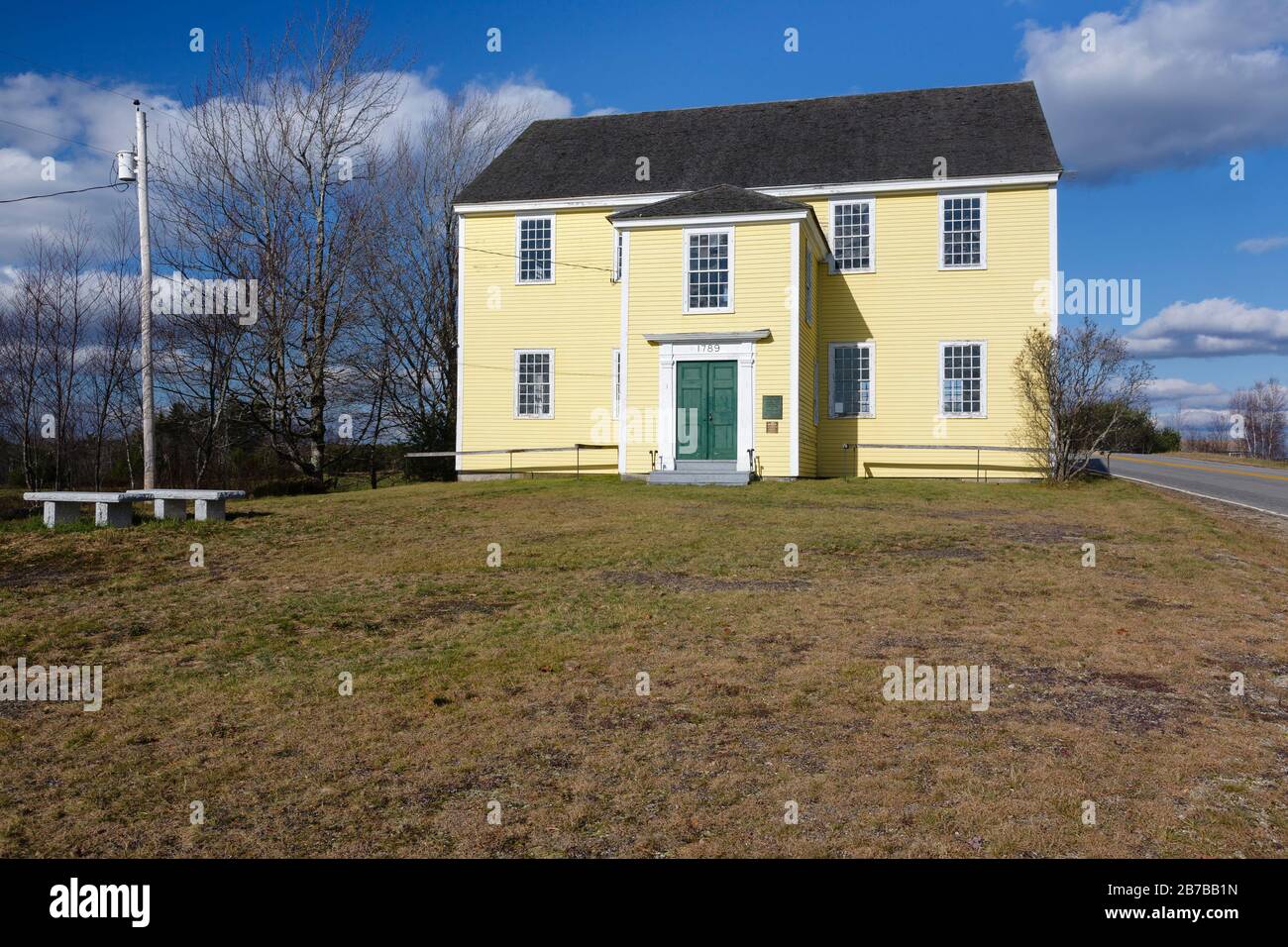 Alna Meeting House en Alna, Maine durante los meses de otoño