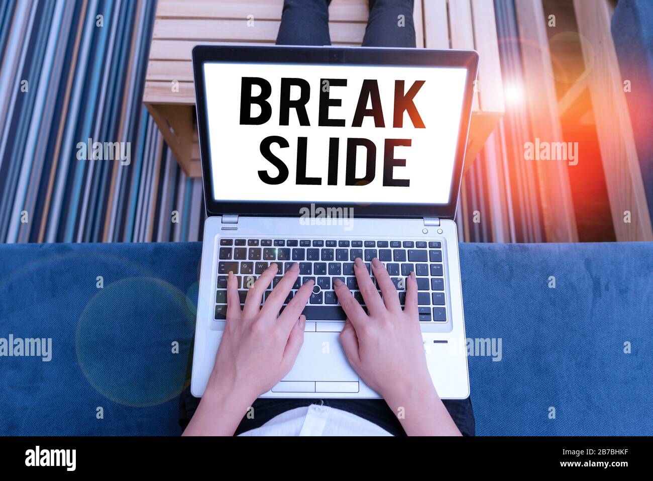 Escritura a mano texto escribir romper diapositiva. Foto conceptual una