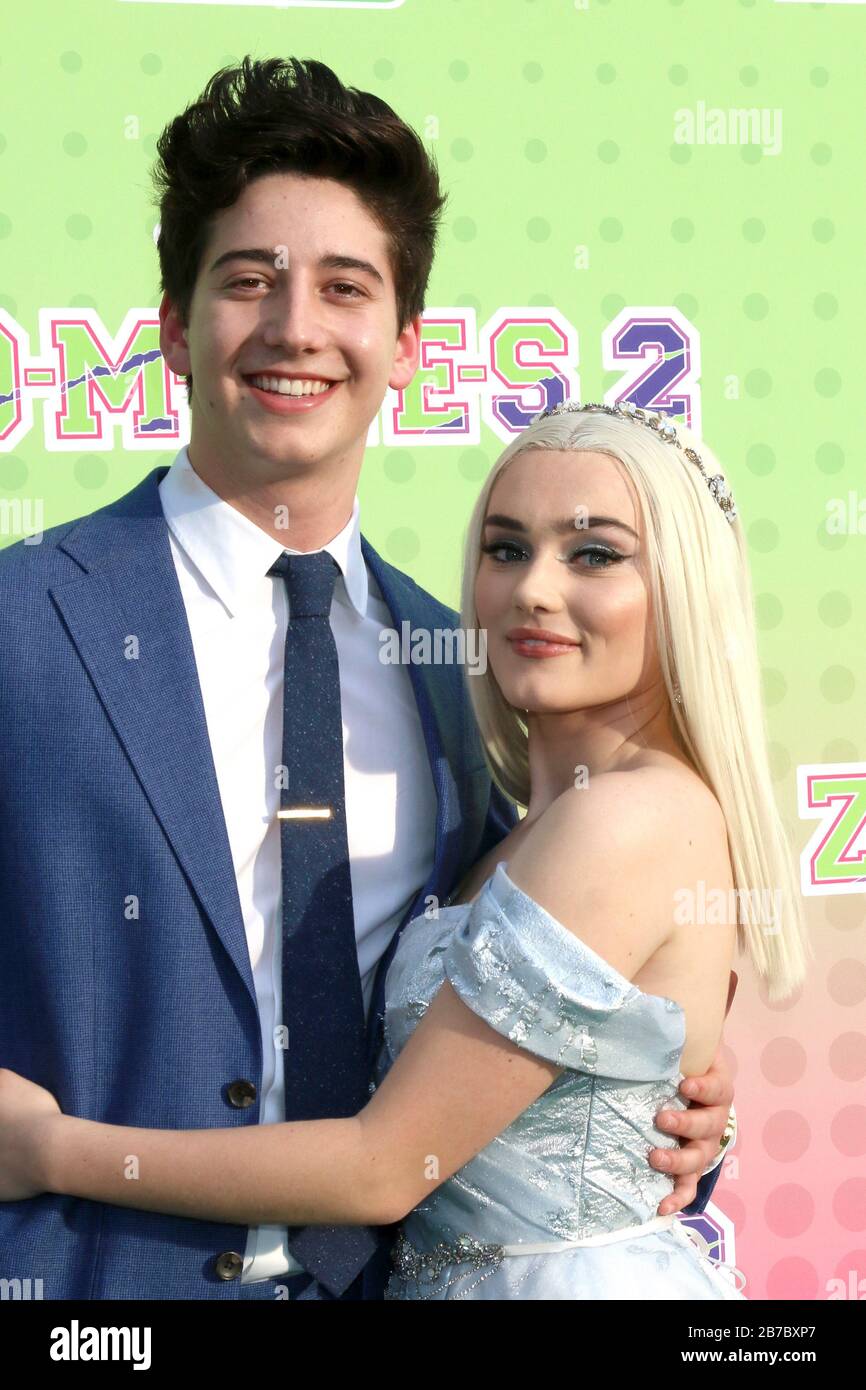 Milo manheim y meg donnelly fotografías e imágenes de alta resolución