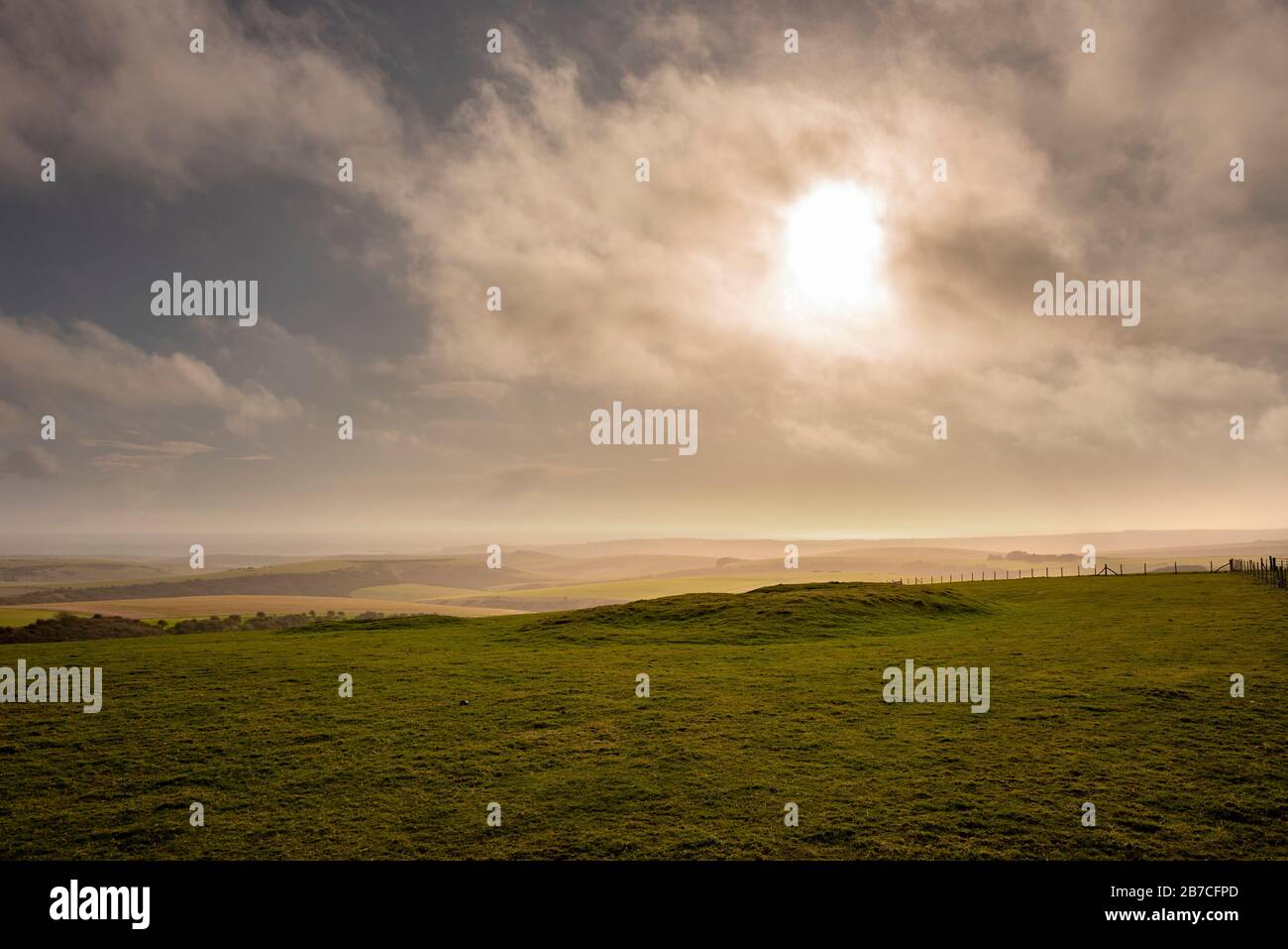 Un largo ladrido neolítico en Firle Beacon en South Downs Way, East Sussex, Reino Unido Foto de stock