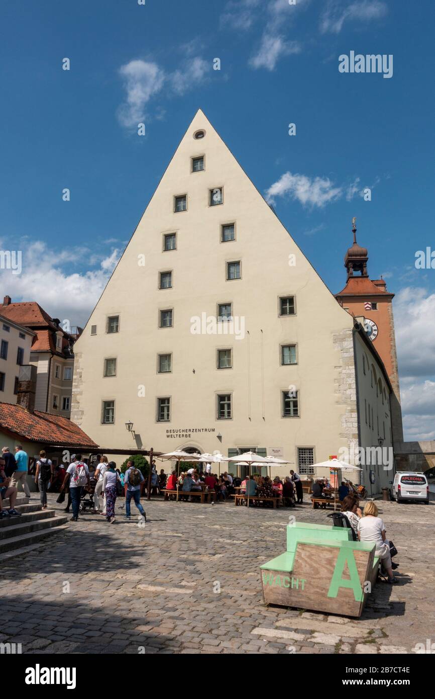 Salzstadel (edificio urbano de la mina de sal este) en Regensburg, Baviera, Alemania. Foto de stock