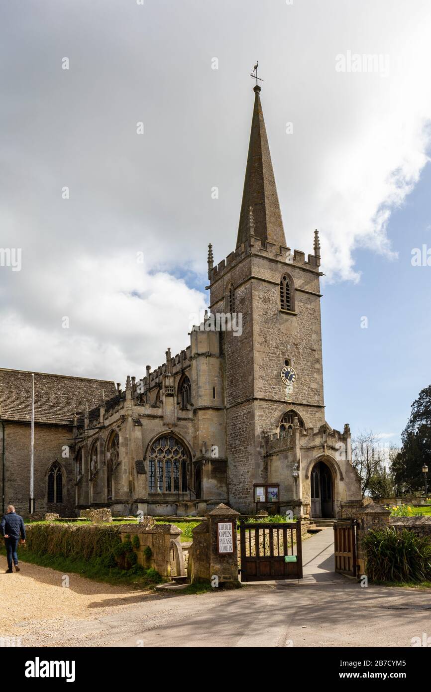 St Cyriac Church en el pueblo de Lacock, Wiltshire, Inglaterra, Reino Unido Foto de stock
