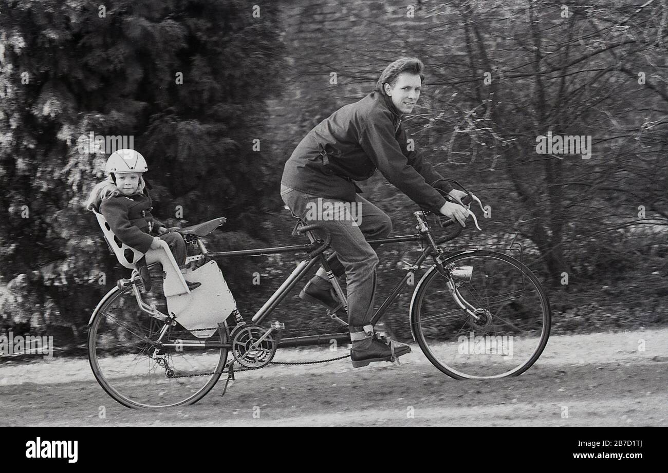 Bicicleta tándem. Grabado del siglo xix Fotografía de stock - Alamy