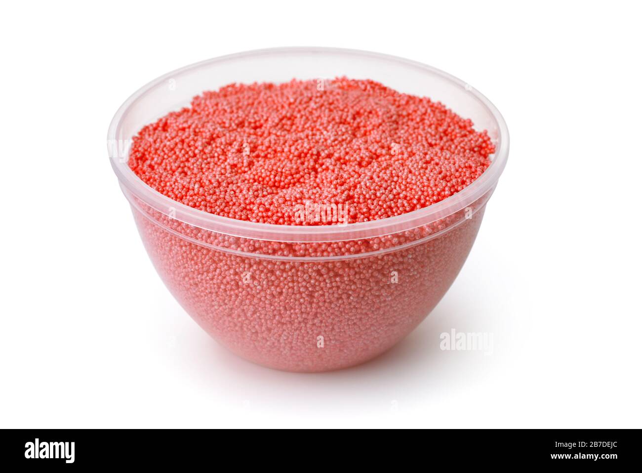 Bolas de espuma de modelado rojo arcilla en recipiente de plástico aislado en blanco Foto de stock