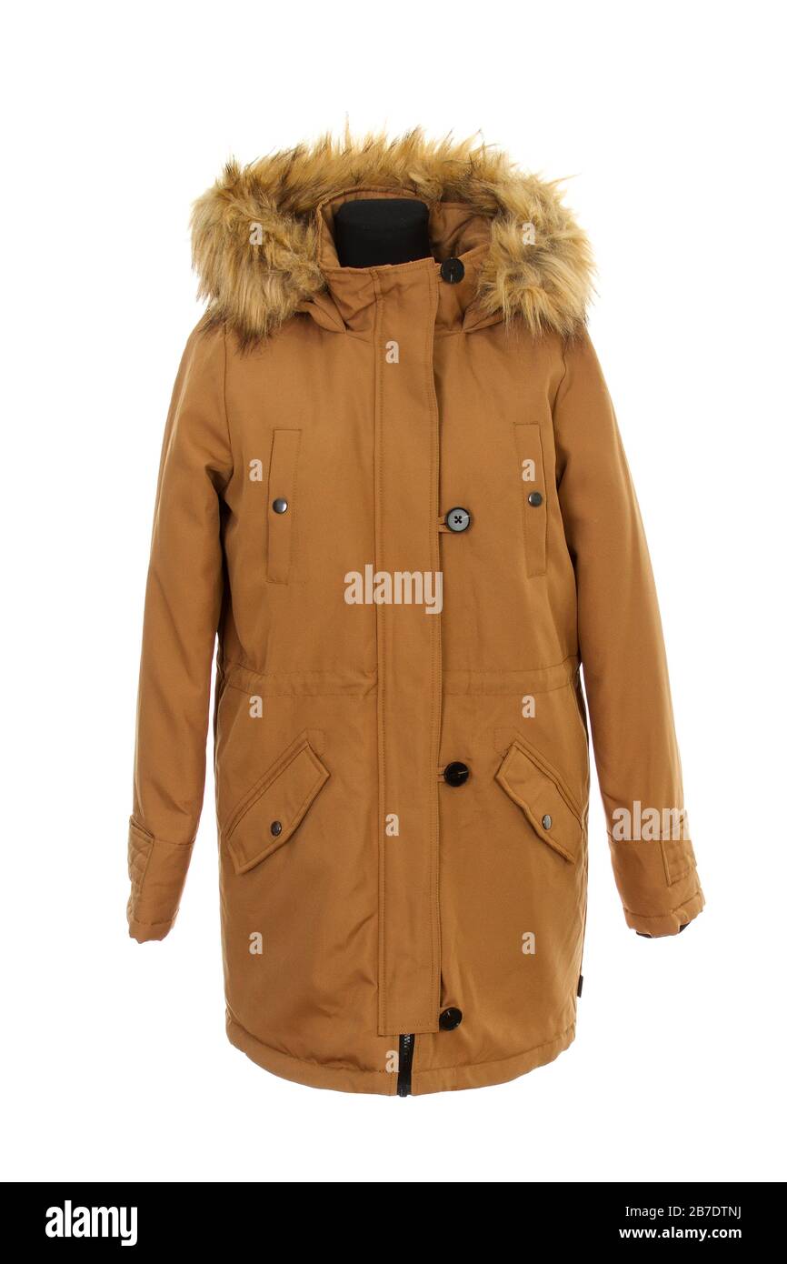 frio Bajo modelo chaqueta parka de color mostaza aislada sobre fondo blanco Fotografía de  stock - Alamy