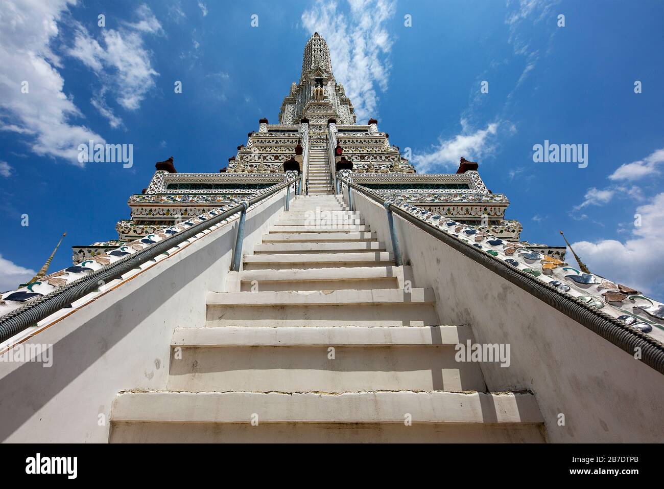 Templo Budista Wat Arun, en Bangkok, Tailandia. Foto de stock