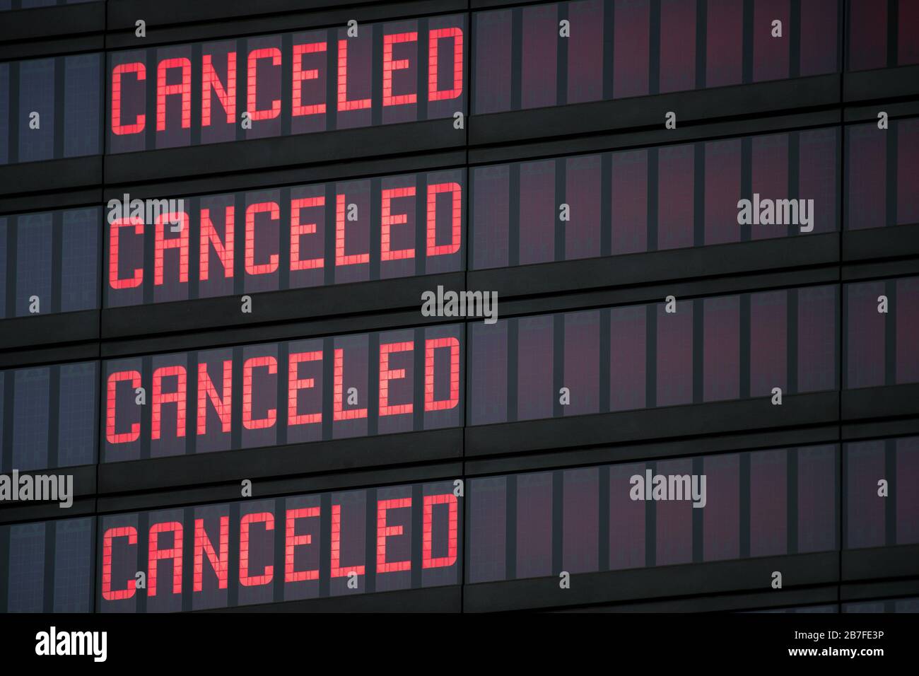 Todos los vuelos internacionales a Polonia fueron cancelados y las fronteras polacas fueron cerradas en respuesta a la amenaza de la enfermedad de Coronavirus 2019 (COVID-19). Gdansk L Foto de stock