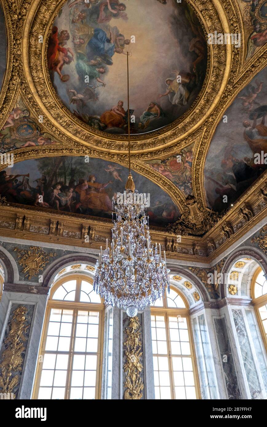 Detalles de los techos pintados en el Palacio de Versalles en las afueras de París, Francia, Europa Foto de stock