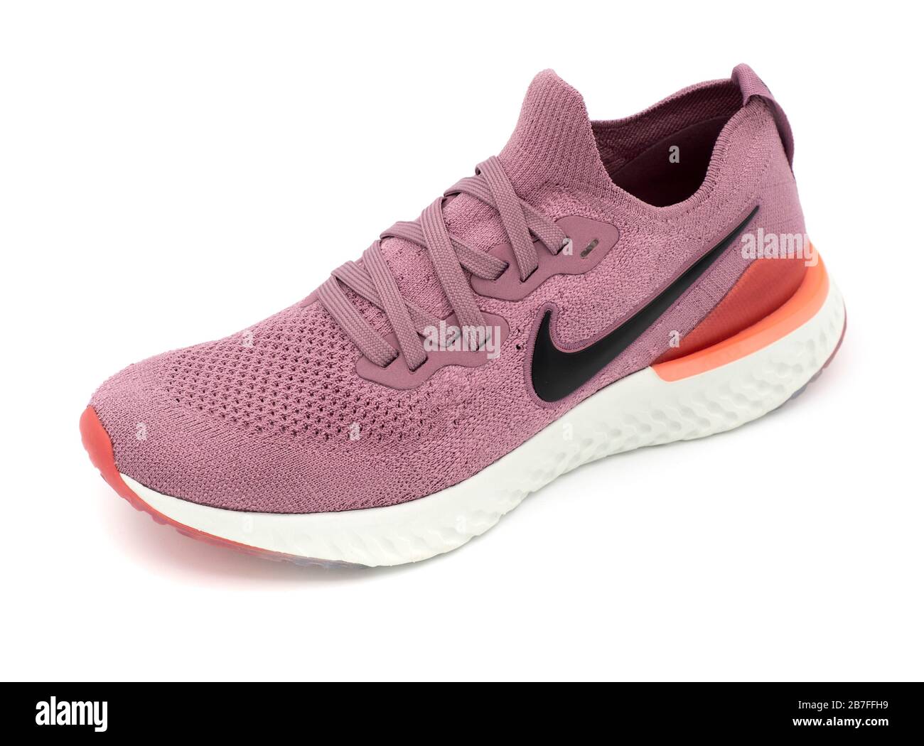 Nike Epic React 2 corte de zapatillas de running rosa aislado sobre fondo  blanco Fotografía de stock - Alamy