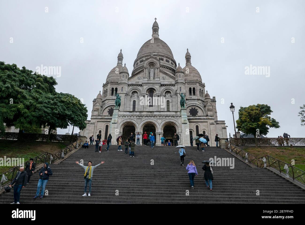 Basilique du Sacre Coeur también conocida como Basílica del Sagrado corazón de París en París, Francia, Europa Foto de stock